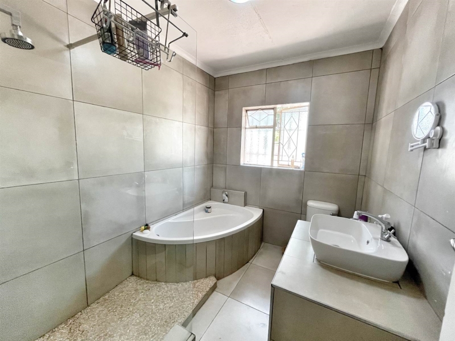 3 Bedroom Property for Sale in Brackendowns Gauteng